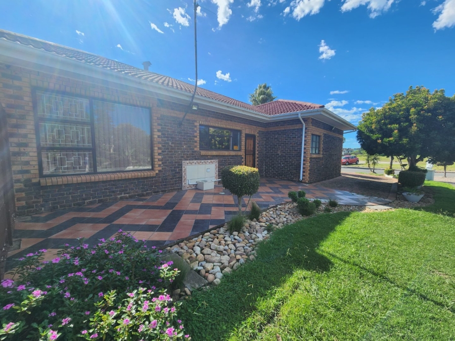 3 Bedroom Property for Sale in Levallia Western Cape
